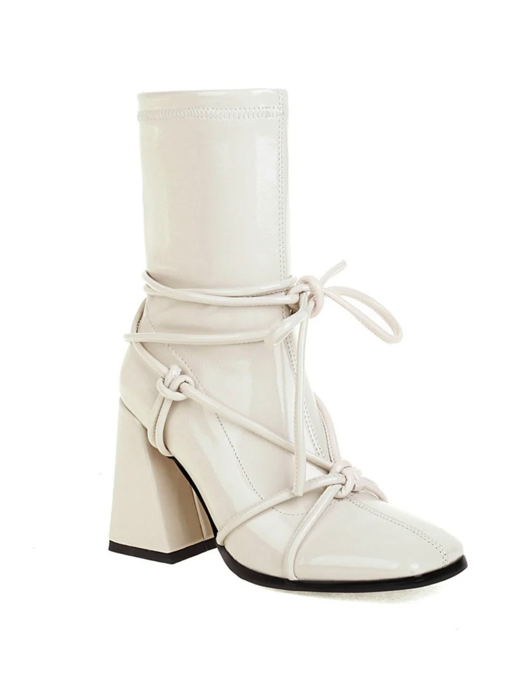 Lack Ankleeboots mit Blockabsatz