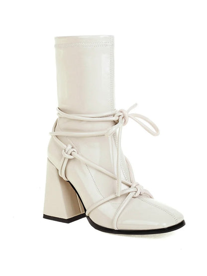 Lack Ankleeboots mit Blockabsatz