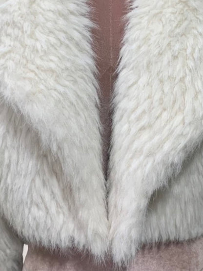 Kurzer Kunstfellmantel in Beige