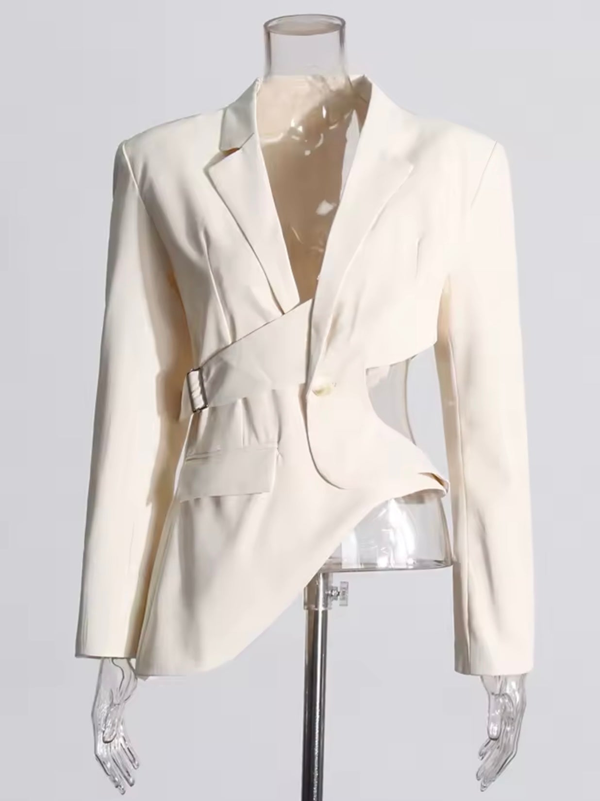 Asymmetrischer Blazer mit Cut-outs