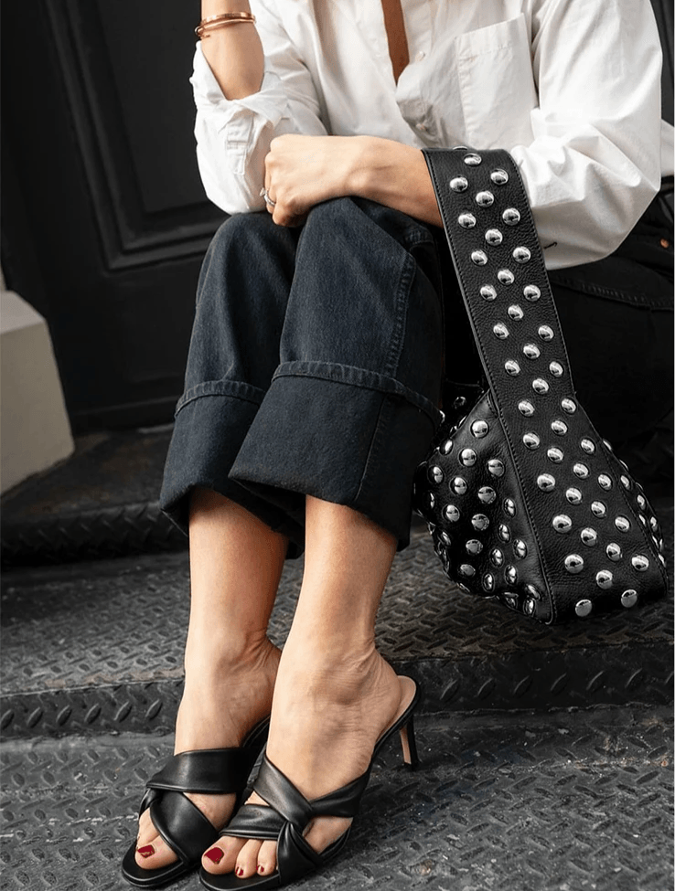 Schwarze Handtasche mit Nieten - Sorentis