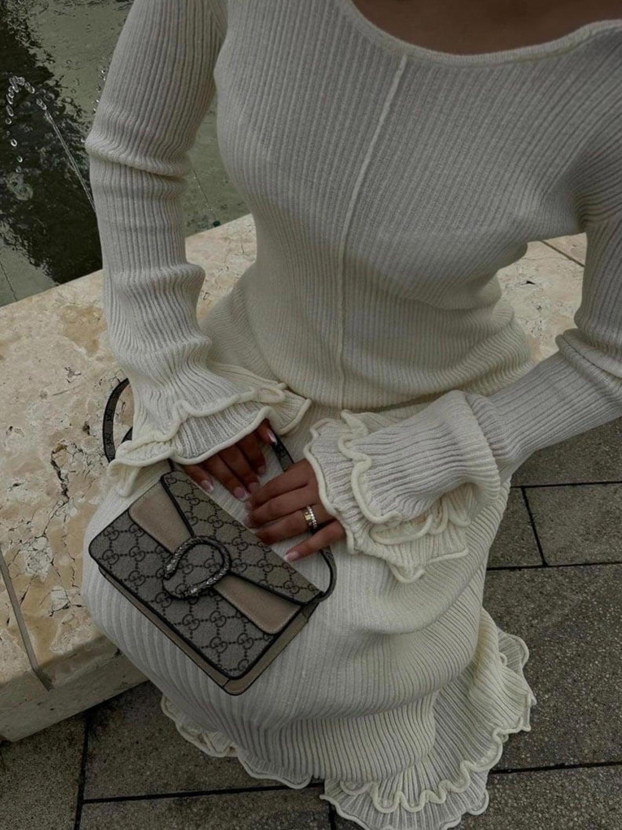 Strick Maxikleid mit Rippenstruktur und Trompetenärmeln - Sorentis