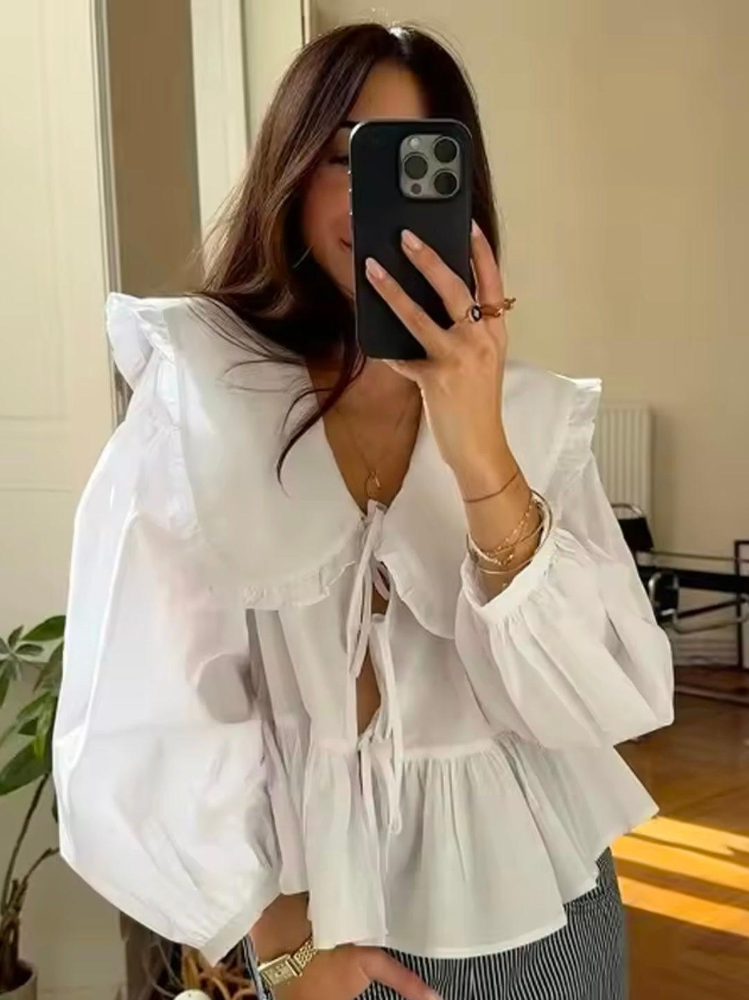 Vorne gebundene Schößchen-Bluse mit Bubikragen