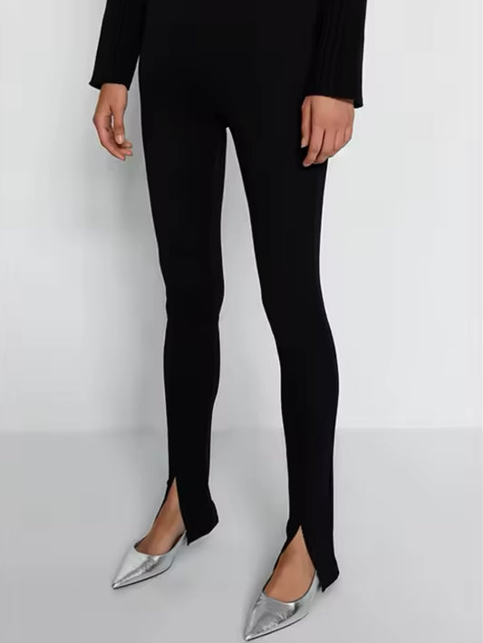 Elastische Leggings mit Schlitz