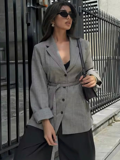 Fließender Blazer mit Gürtel