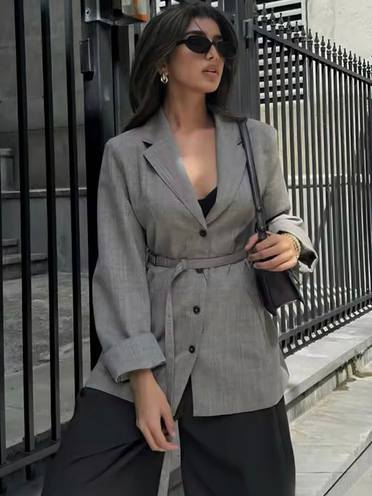 Fließender Blazer mit Gürtel