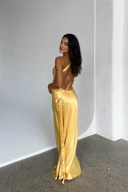 Elegantes Satin-Maxikleid mit One-Shoulder-Design - Sorentis