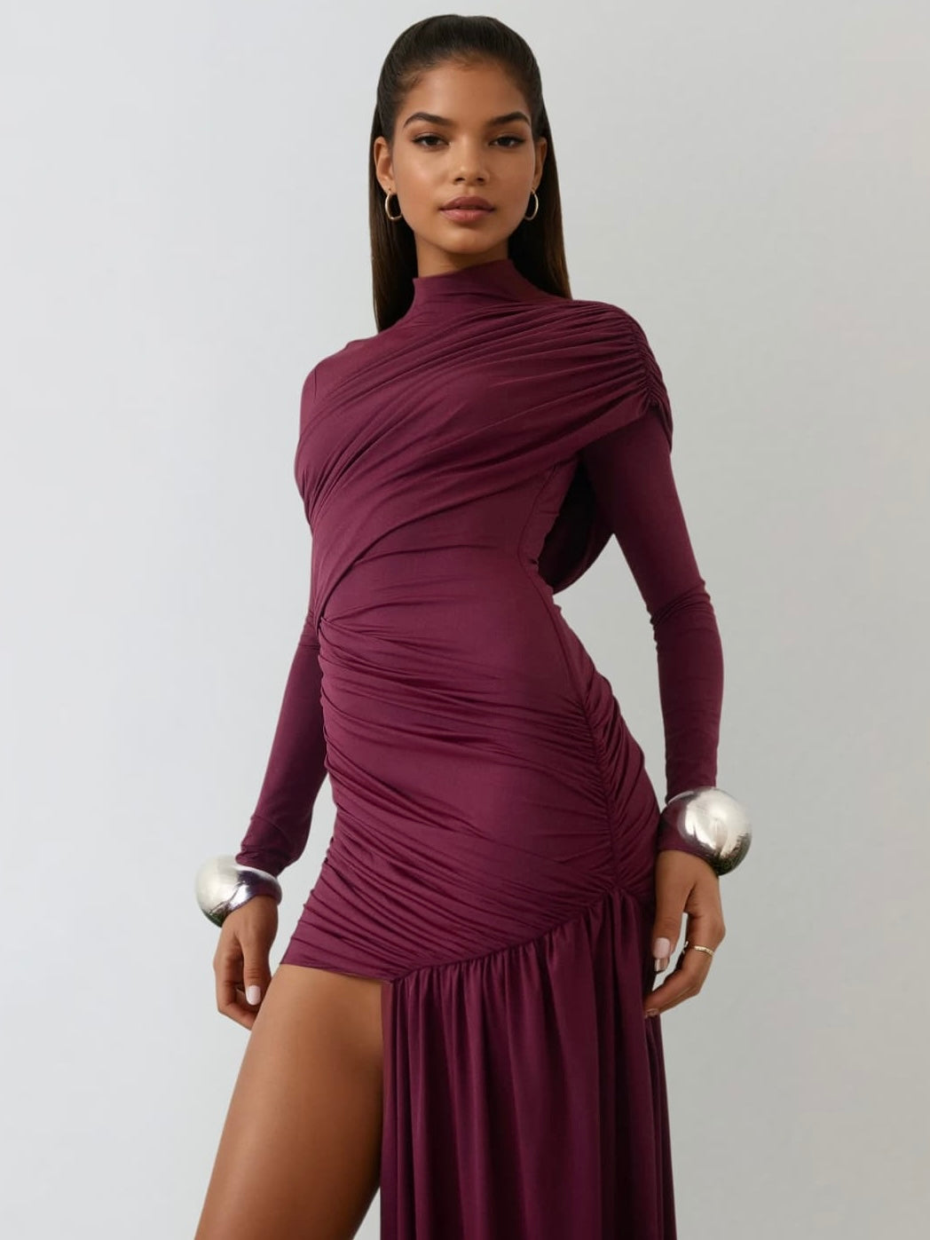Asymmetrisches Drapiertes Minikleid mit Beinschlitz – Bordeaux