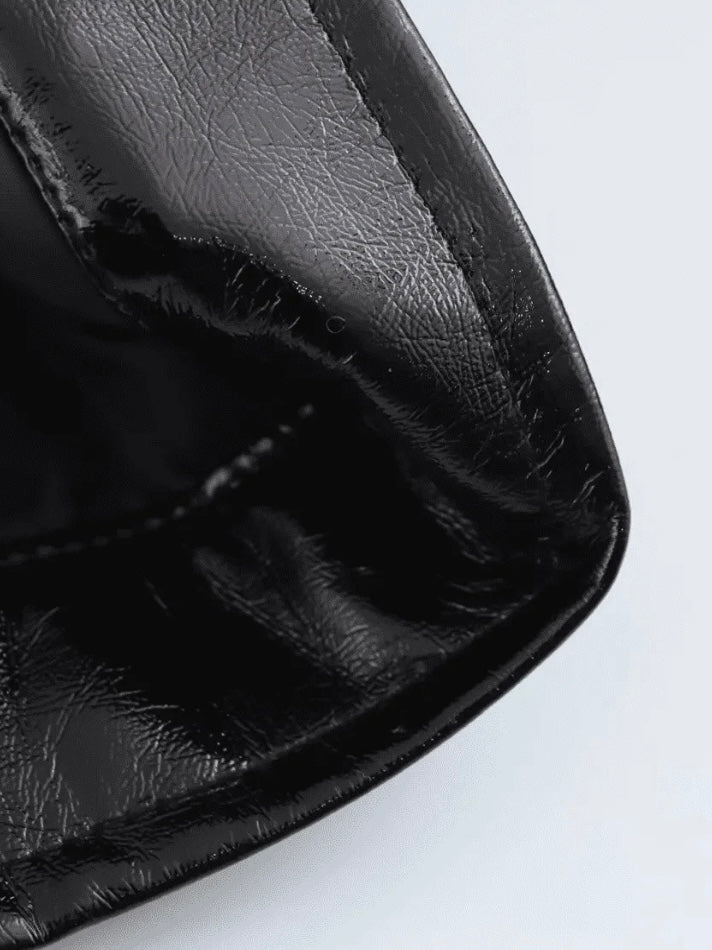 Glanz Kunstleder Hemd-Jacke mit Taschen und ausgestelltem Kragen