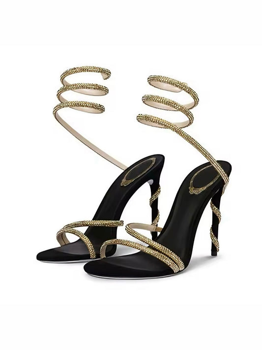 High Heels Sandaletten mit goldenen Schlangenriemchen und schwarzem Absatz