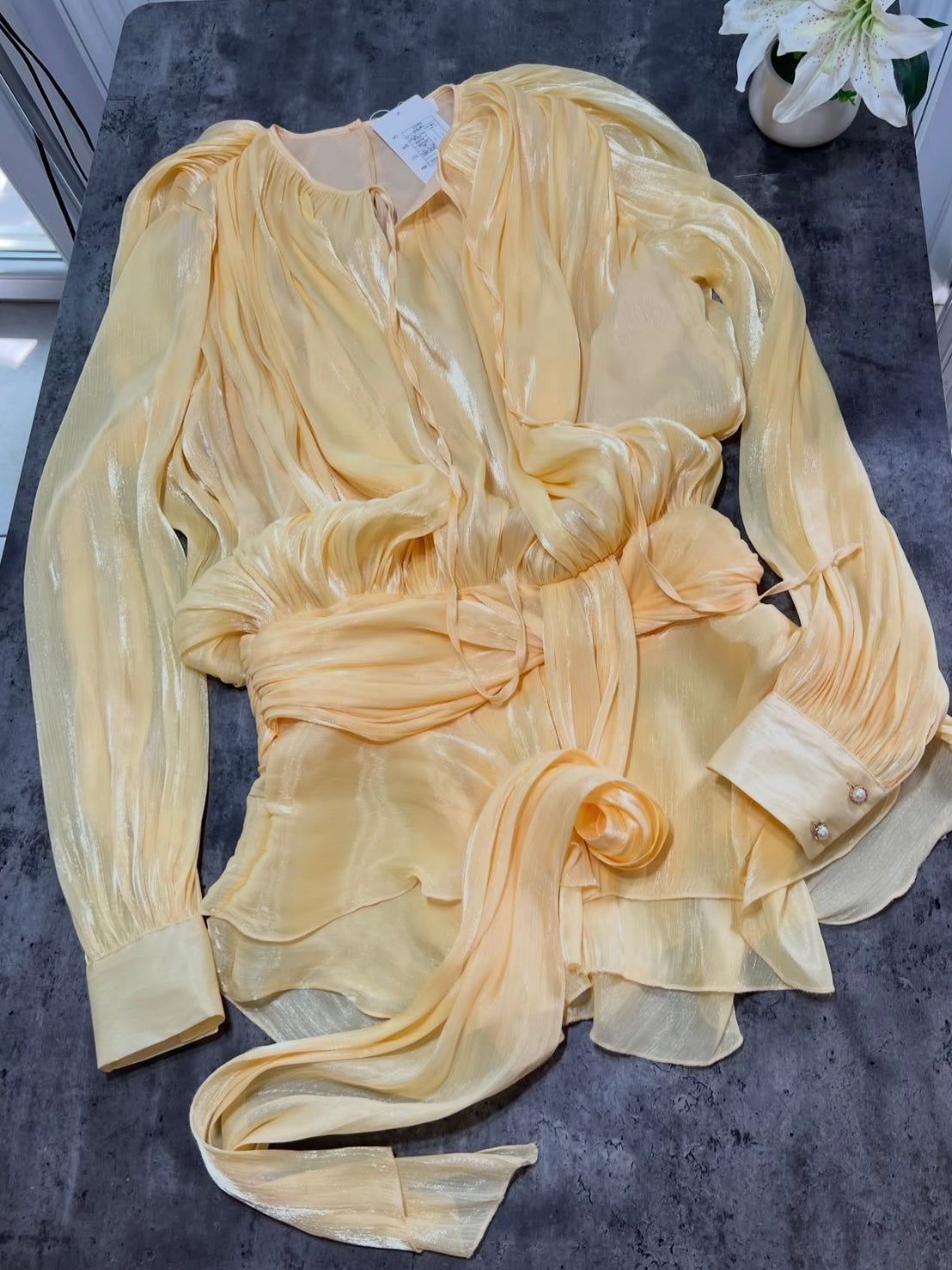 Mini Blusenkleid mit Volant in Buttergelb