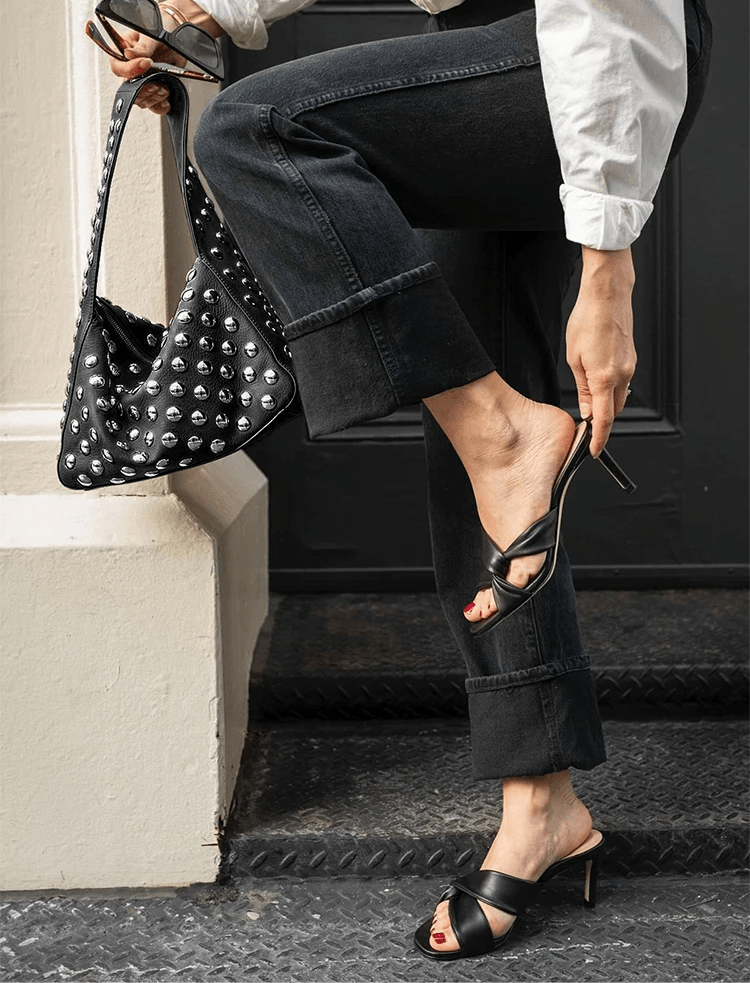 Schwarze Handtasche mit Nieten - Sorentis