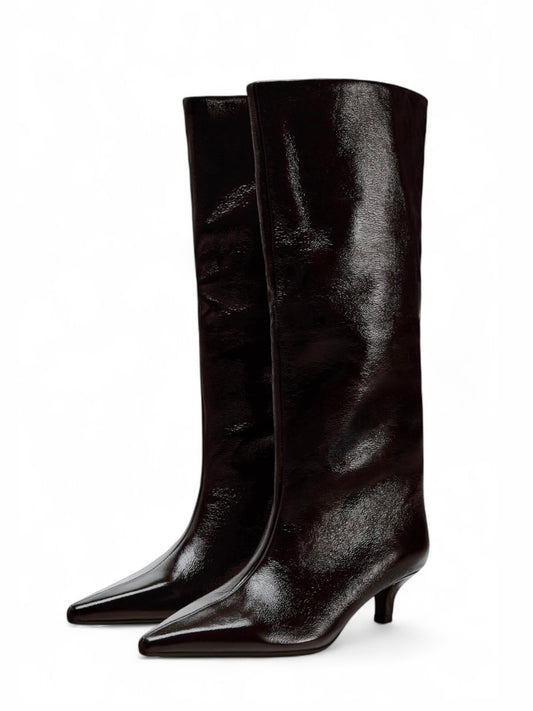 Dark Chocolate Stiefel mit Kitten Heel
