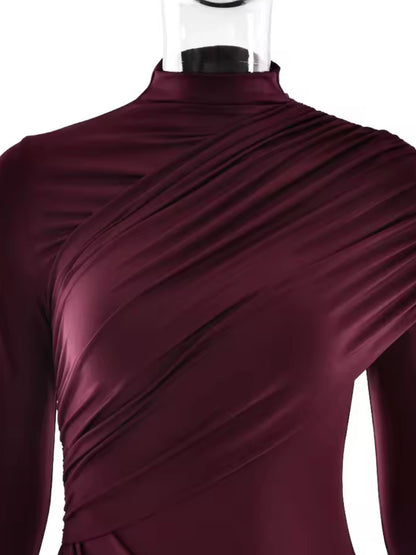 Asymmetrisches Drapiertes Minikleid mit Beinschlitz – Bordeaux