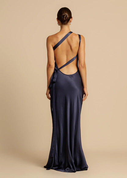 Elegantes Satin-Maxikleid mit One-Shoulder-Design - Sorentis