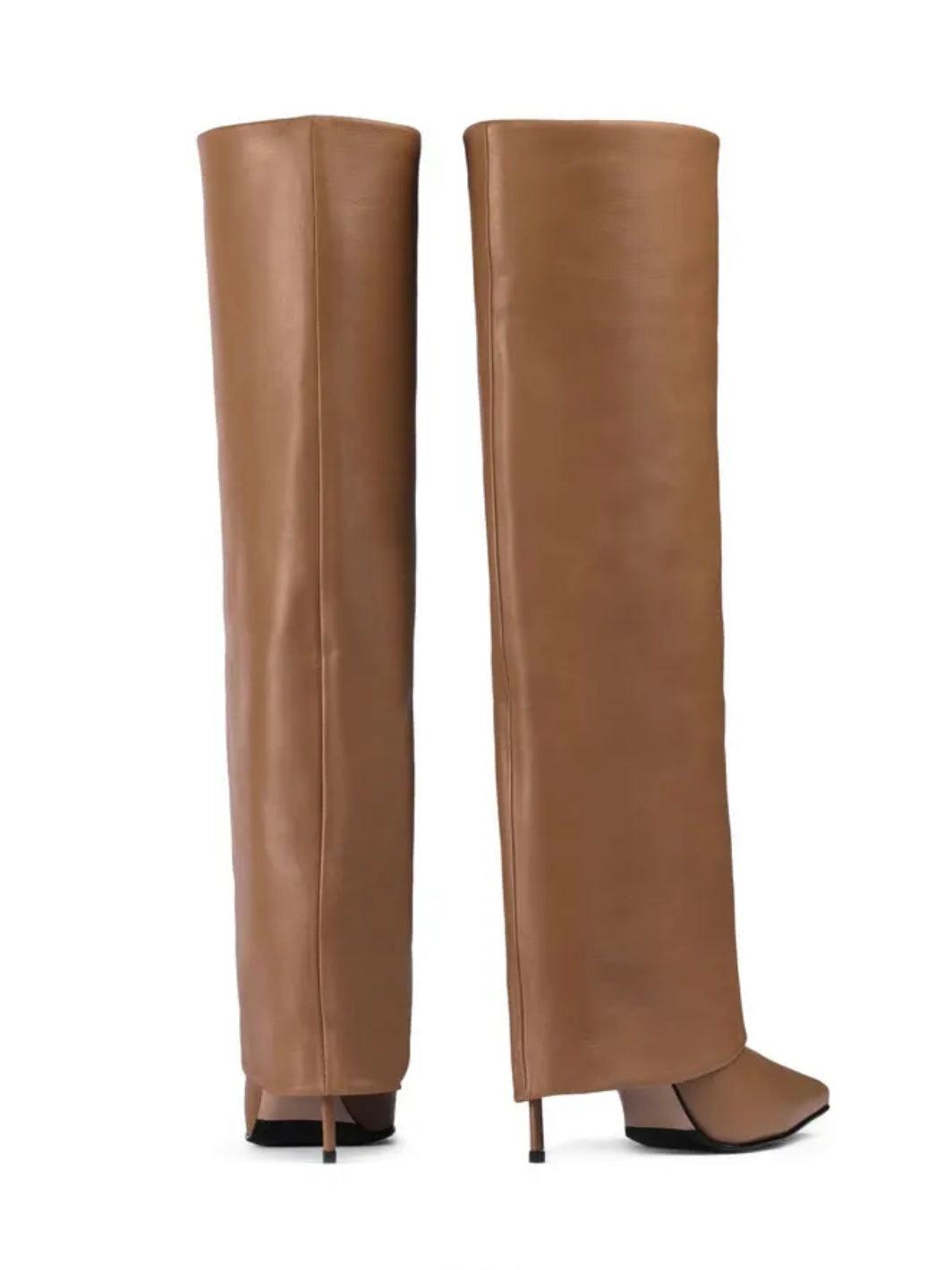 Kneehohe Stiletto Stiefel - Sorentis