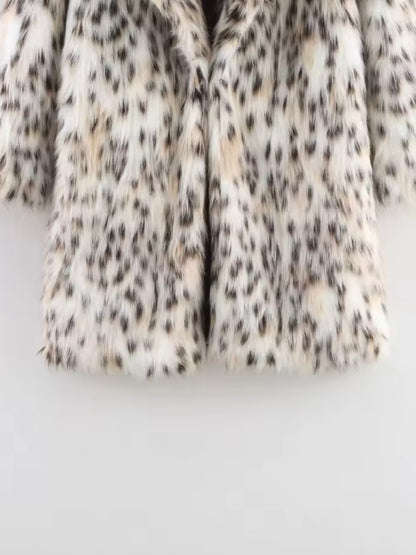 Mittellanger Pelzmantel mit Animalprint