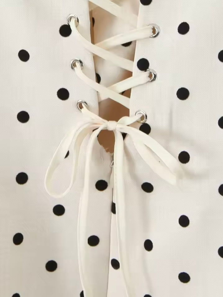 Polka Dot Kleid mit Rückenschnürun