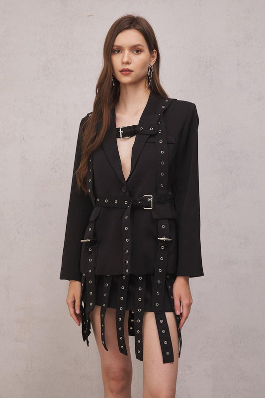 Blazer mit betonter Taille und Gürtelakzenten in Schwarz - Sorentis