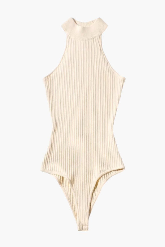 Komfortabler Taillierter High-Neck Rib-Strick Bodysuit in Beige - Sorentis