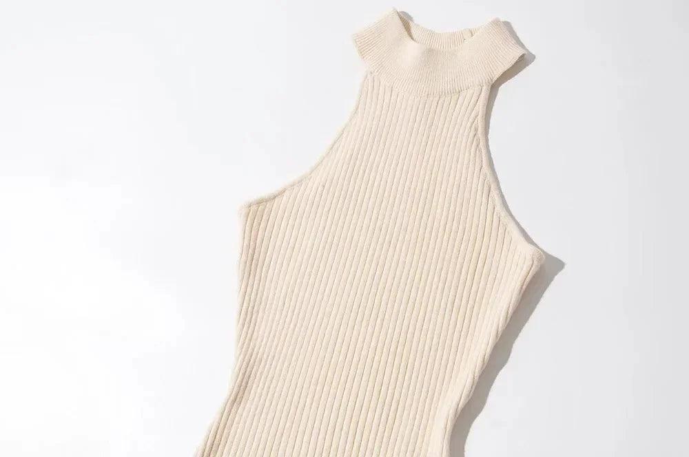 Komfortabler Taillierter High-Neck Rib-Strick Bodysuit in Beige - Sorentis